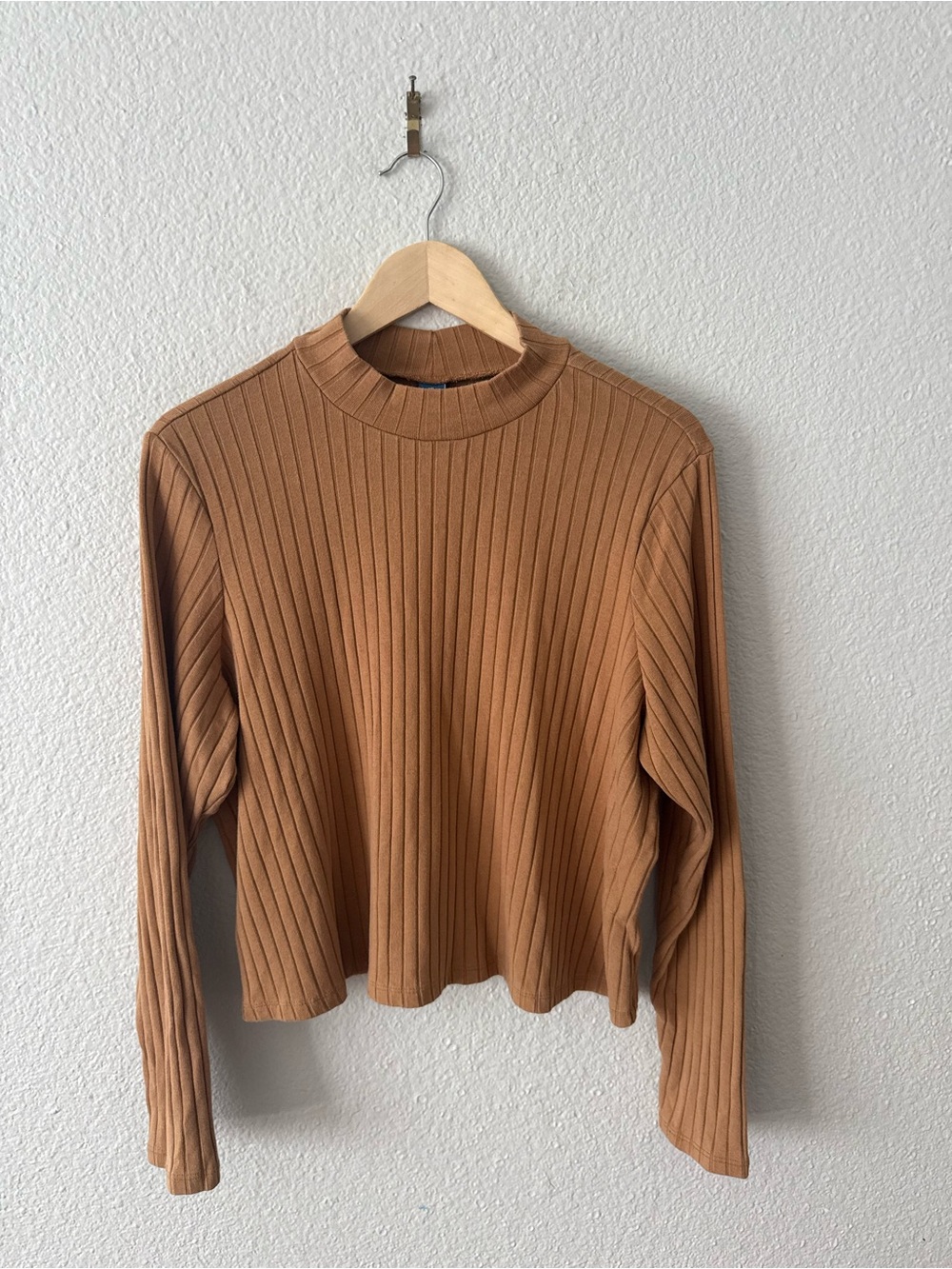 Old Navy Size XL Camel Colored Mock Neck Ribbed Short Top, Long Sleeves